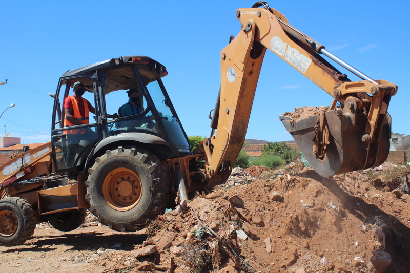 Prefeitura de Picos em parceria com a iniciativa privada promove curso de operador de máquinas pesadas