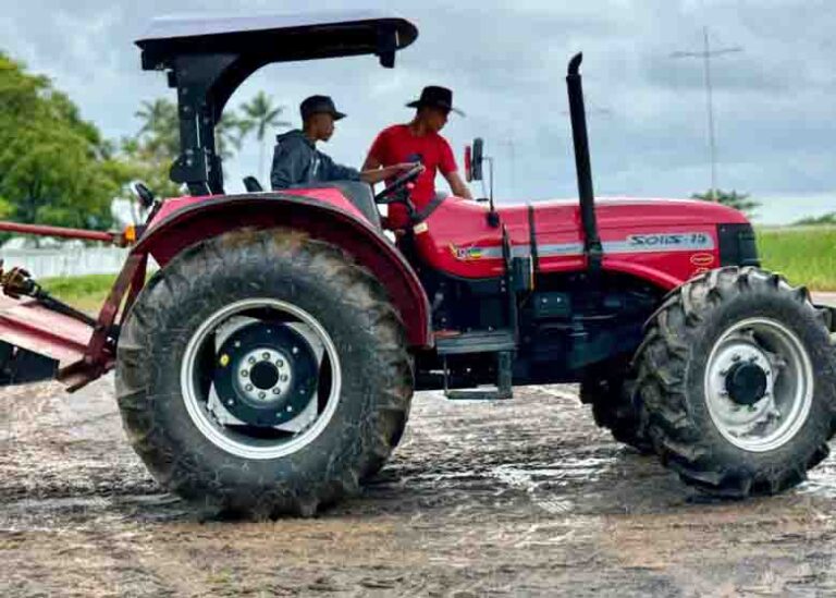 Curso de máquinas pesadas dá direito a carteirinha válida em todo o Brasil